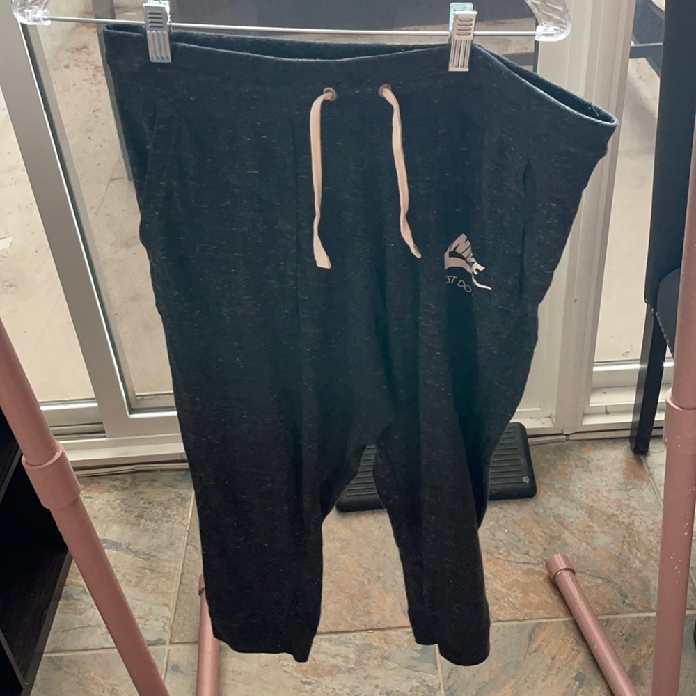 Nike charcoal dark gray size L vintage Capri